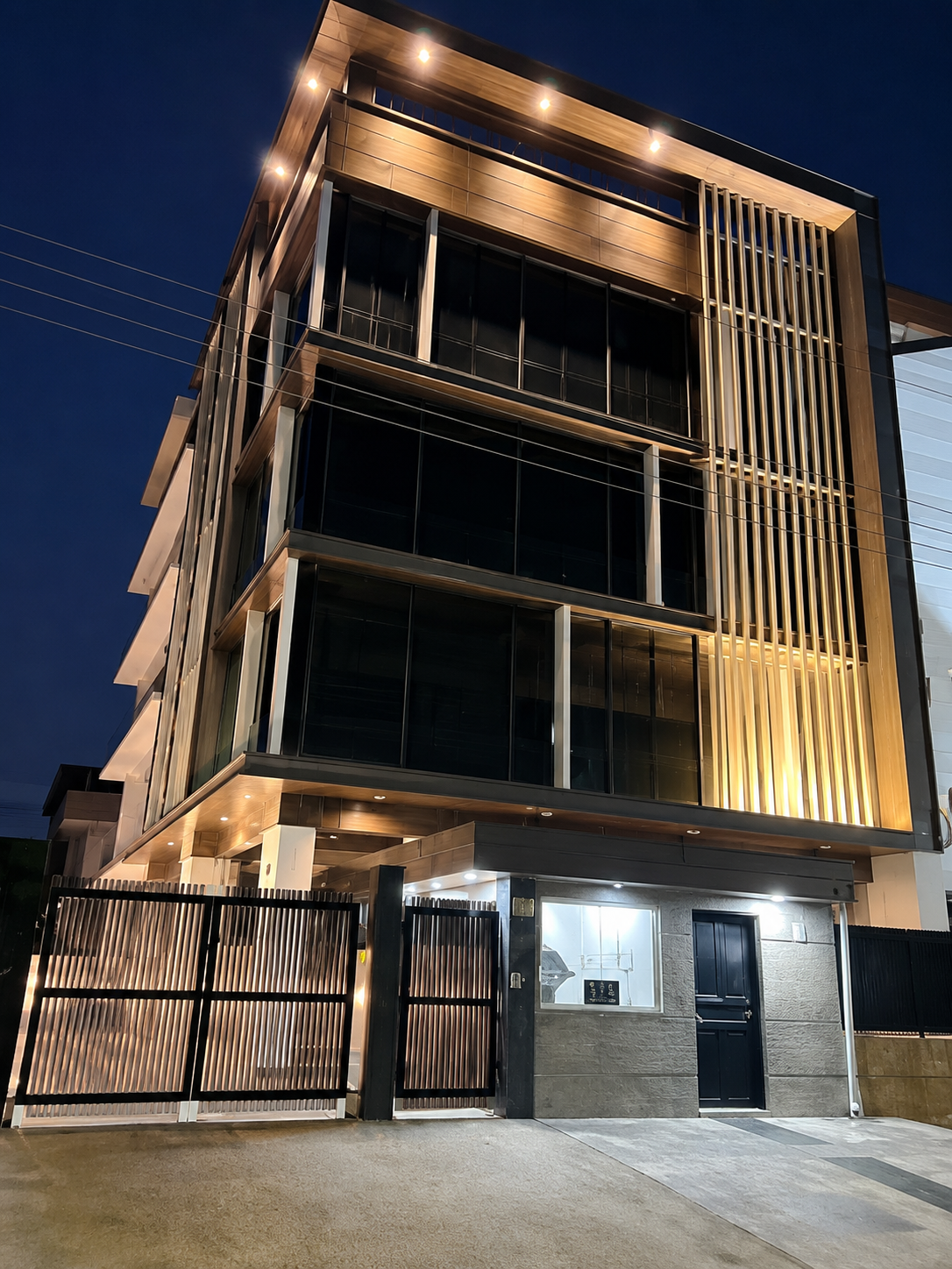 450 METER BUILDING FOR SALE IN SECTOR - 63 NOIDA