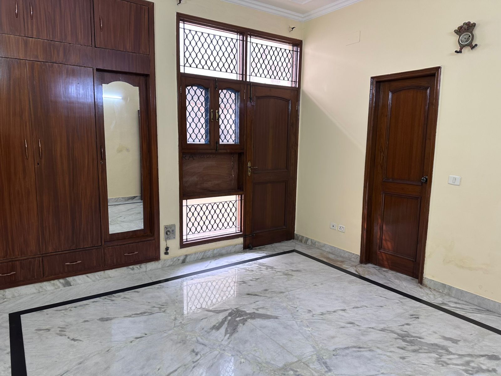 200 Mtr Premium Residential House for Sale in Sector 52 Noida - Photo 8