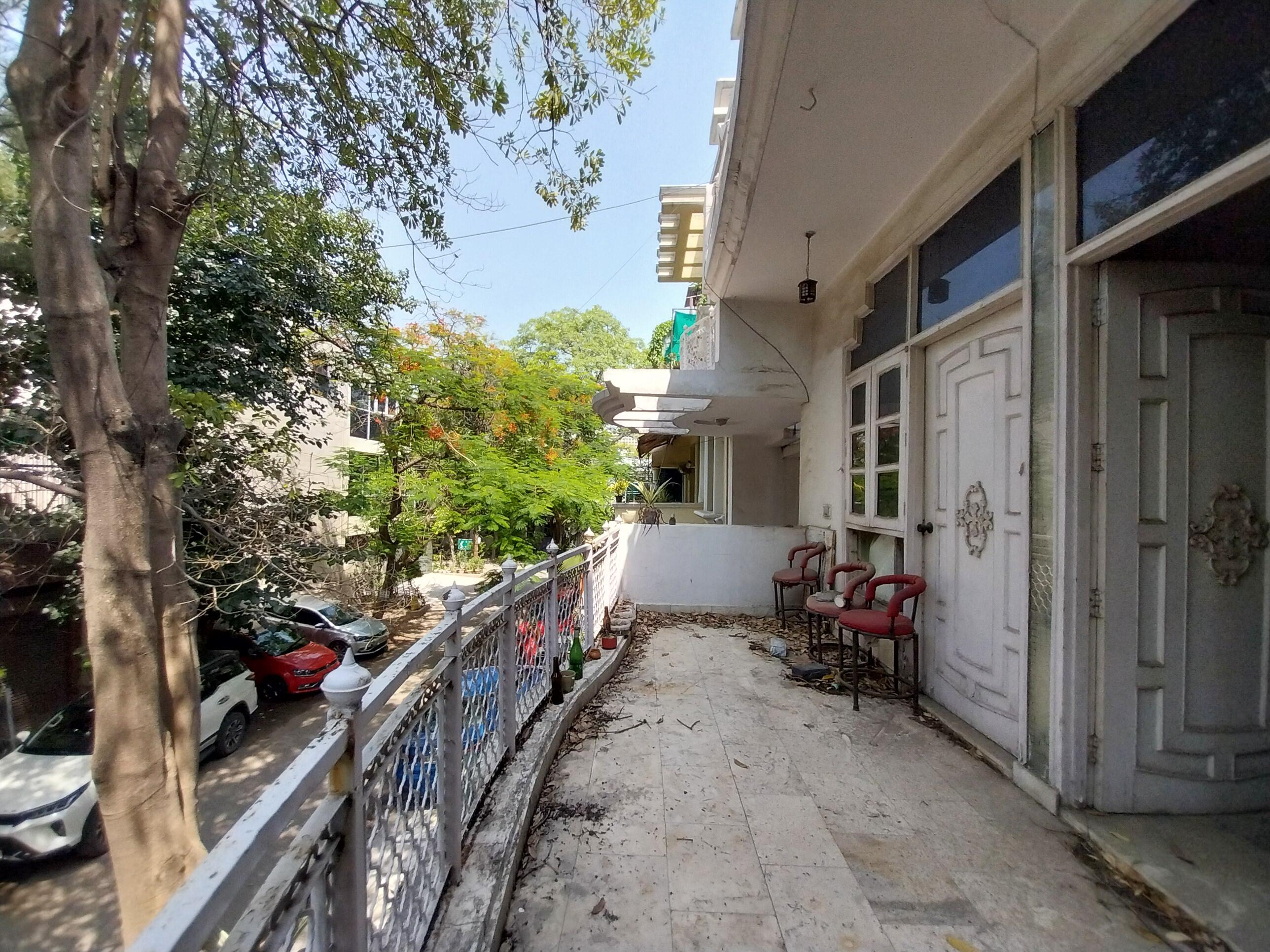 Sector 41 Noida - Photo 3
