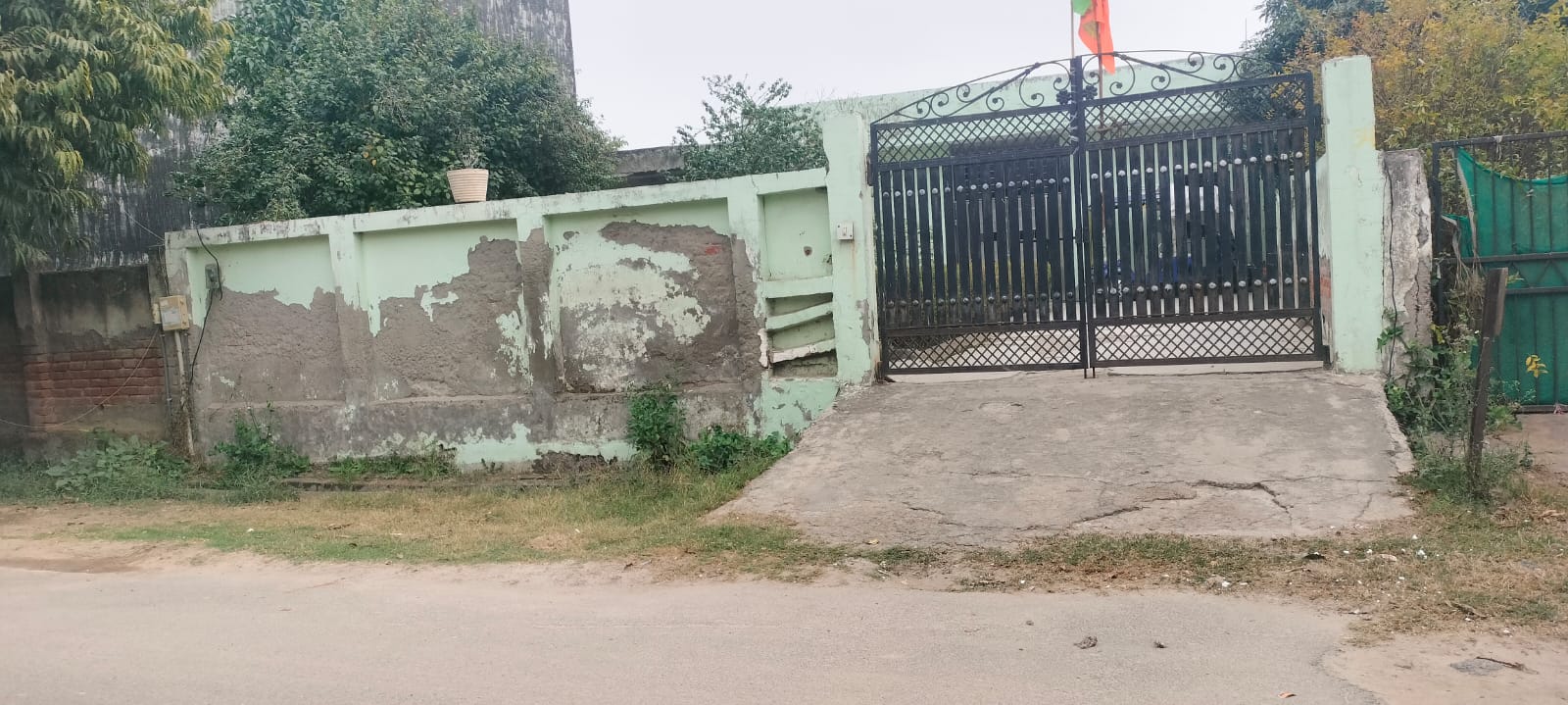 Residential Completion Plot 300 Sq Mtr in Sec -23 Noida